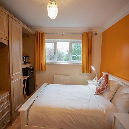 Oyo Oakcroft Guest House Manchester Airport Ringway Dış mekan fotoğraf