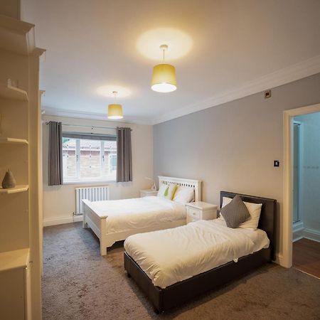 Oyo Oakcroft Guest House Manchester Airport Ringway Dış mekan fotoğraf