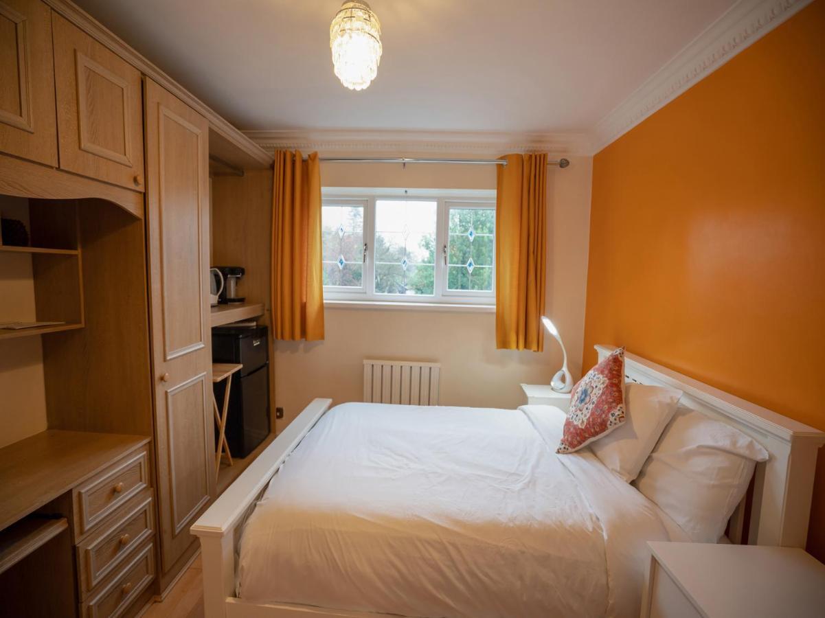 Oyo Oakcroft Guest House Manchester Airport Ringway Dış mekan fotoğraf