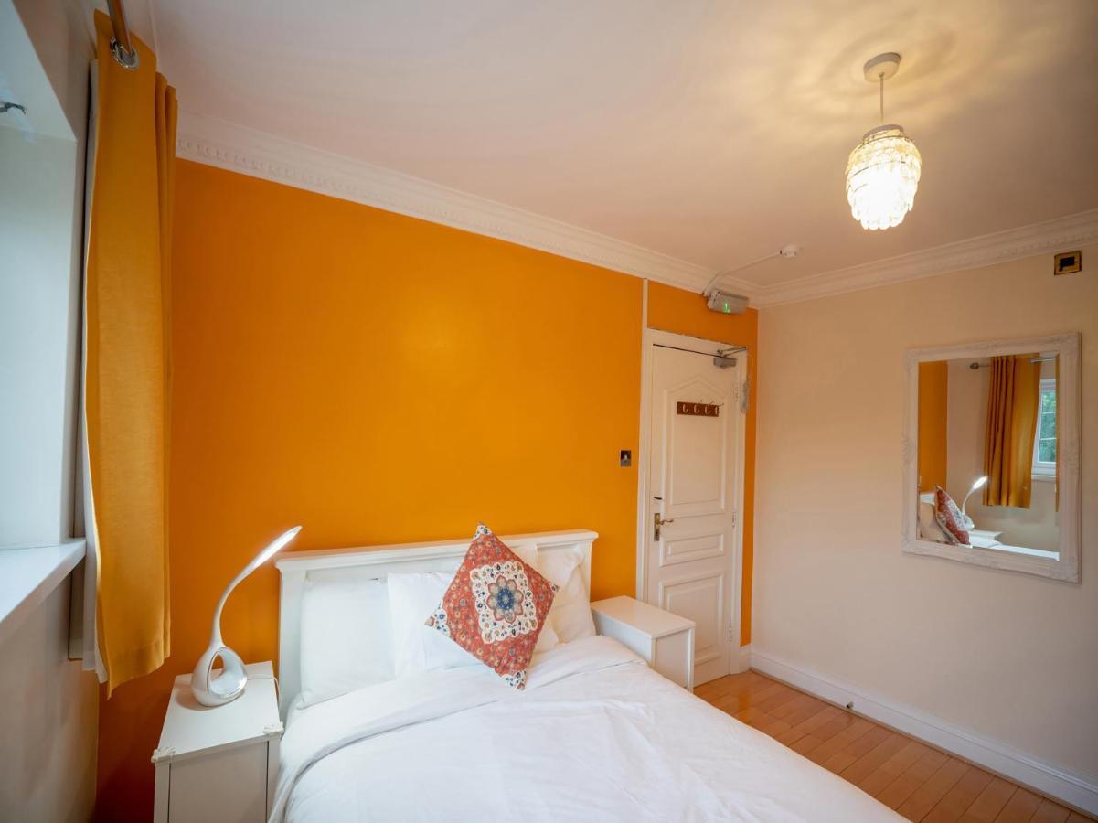 Oyo Oakcroft Guest House Manchester Airport Ringway Dış mekan fotoğraf