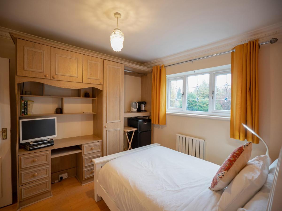 Oyo Oakcroft Guest House Manchester Airport Ringway Dış mekan fotoğraf