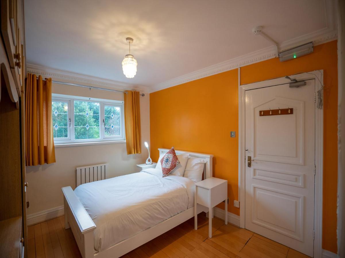 Oyo Oakcroft Guest House Manchester Airport Ringway Dış mekan fotoğraf