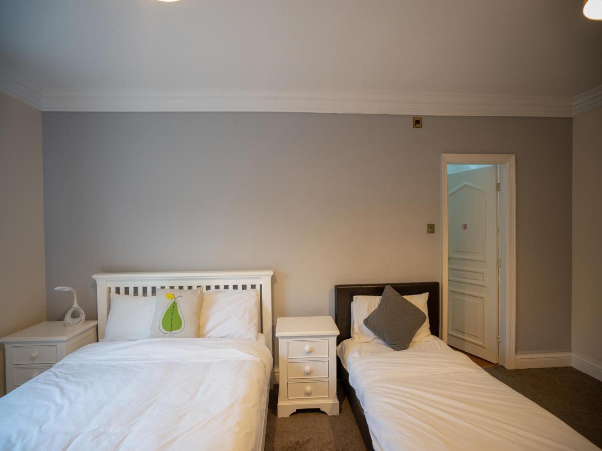 Oyo Oakcroft Guest House Manchester Airport Ringway Dış mekan fotoğraf