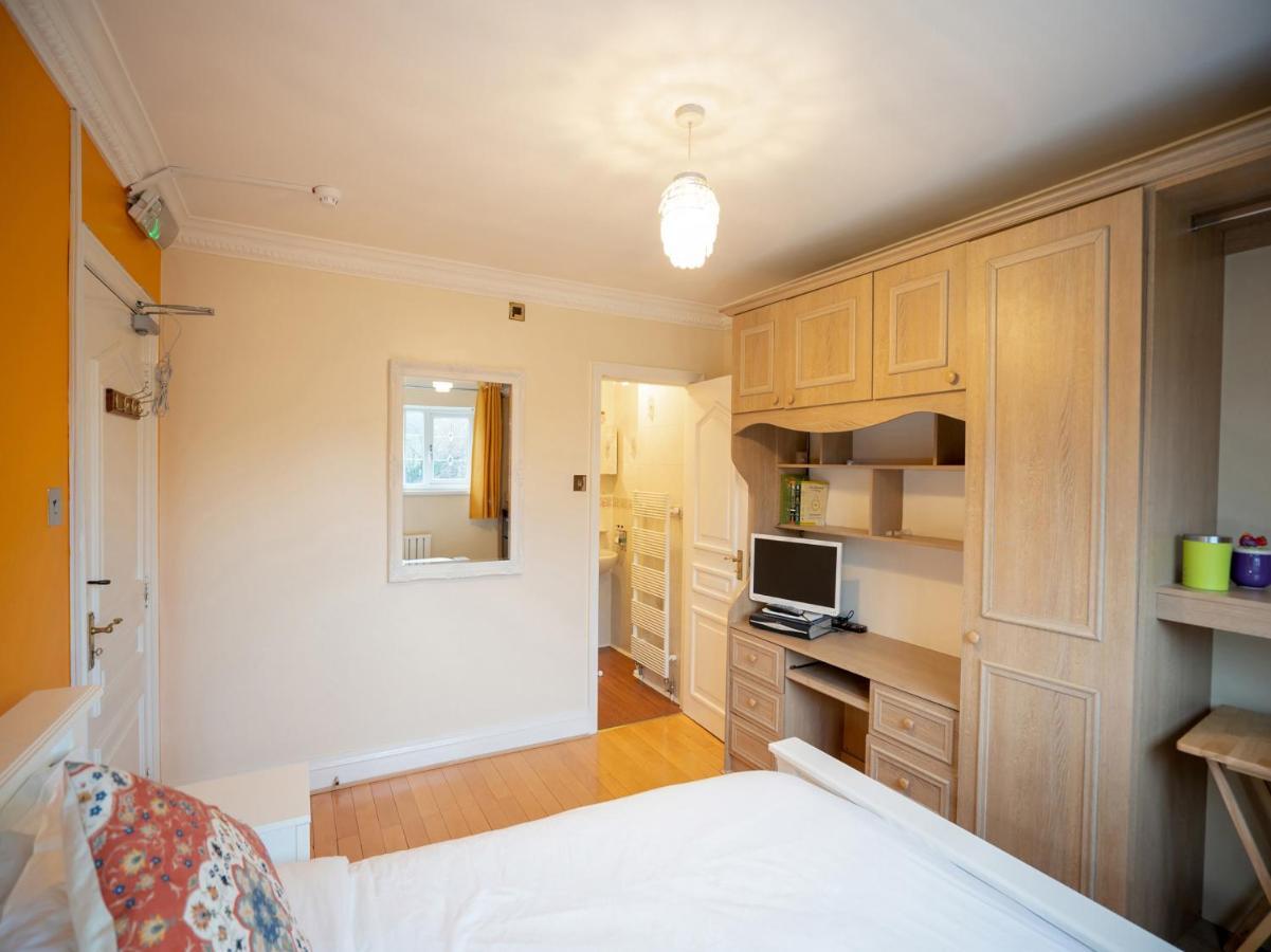 Oyo Oakcroft Guest House Manchester Airport Ringway Dış mekan fotoğraf