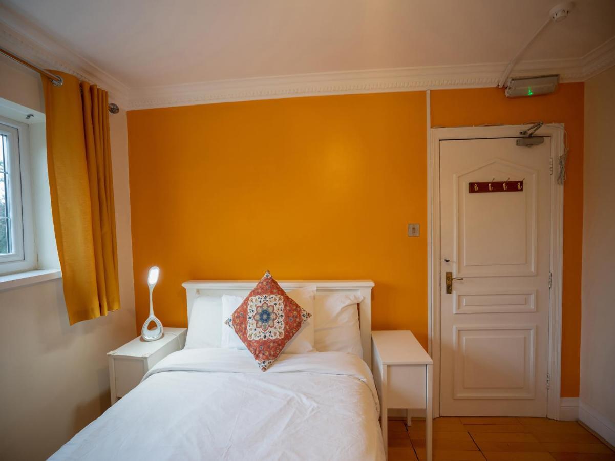 Oyo Oakcroft Guest House Manchester Airport Ringway Dış mekan fotoğraf