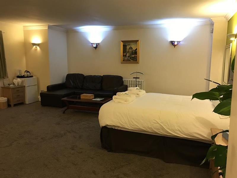 Oyo Oakcroft Guest House Manchester Airport Ringway Dış mekan fotoğraf
